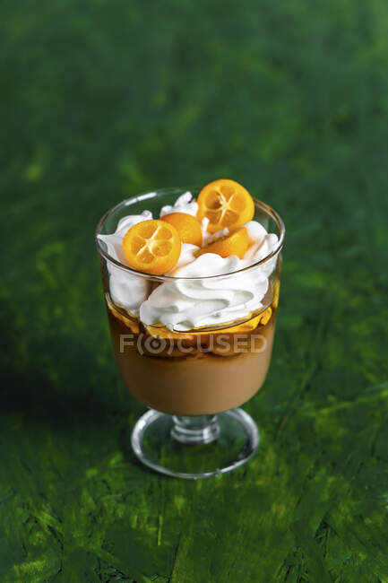 Kumquat, caramel and meringue trifle — Stock Photo