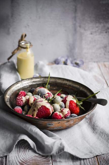 Frozen berries witha creme anglaise sauce, dairy free — Stock Photo
