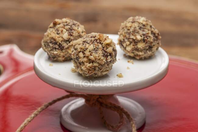 Close-up shot of delicious Chocolate truffles with chopped nuts — Stock Photo