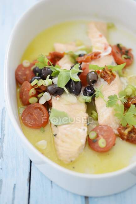 Salmon fillets with tomatoes, olives and spring onions — Stock Photo