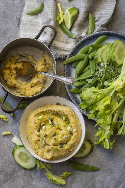 Yellow pea dip with cucumber, sugar snap peas, celery and pea leaves — Stock Photo