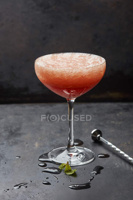 Un cocktail di champagne alla fragola — Foto stock