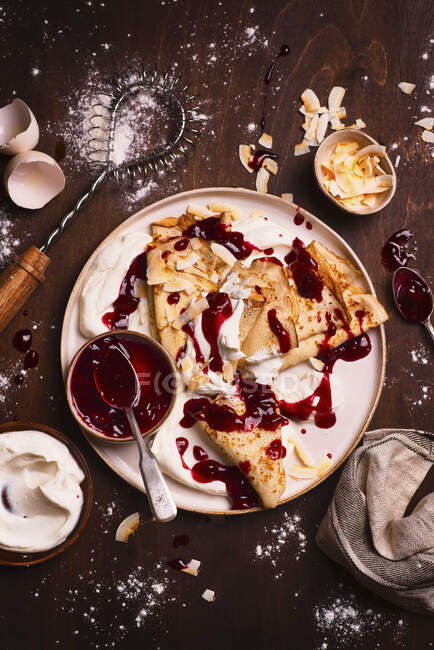 Pancakes with greek yoghurt and cherry jam — Stock Photo