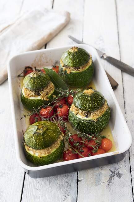 Zucchini filled with quinoa and cherry tomatoes — Stock Photo