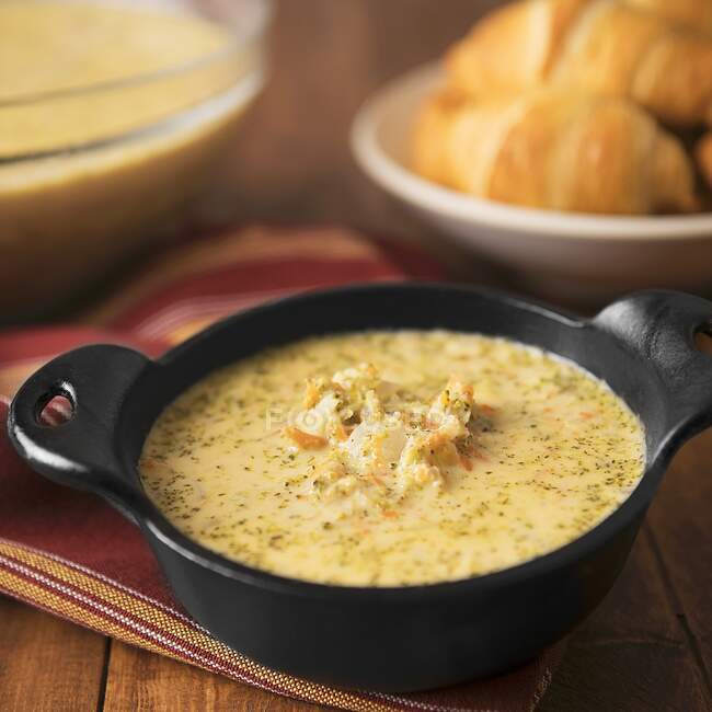 Brócolis e sopa de queijo com cheddar — Fotografia de Stock
