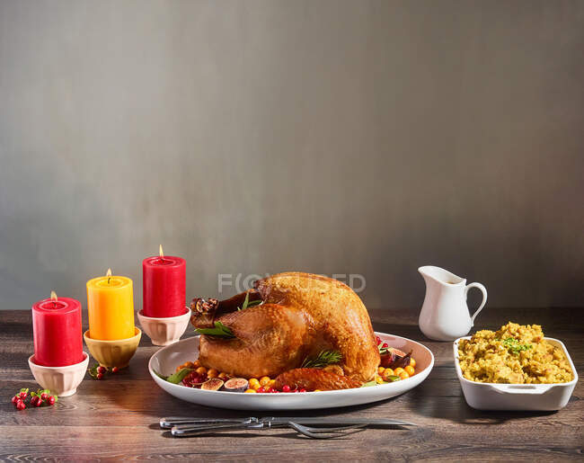 Roast turkey with orange glaze and side dish — Stock Photo