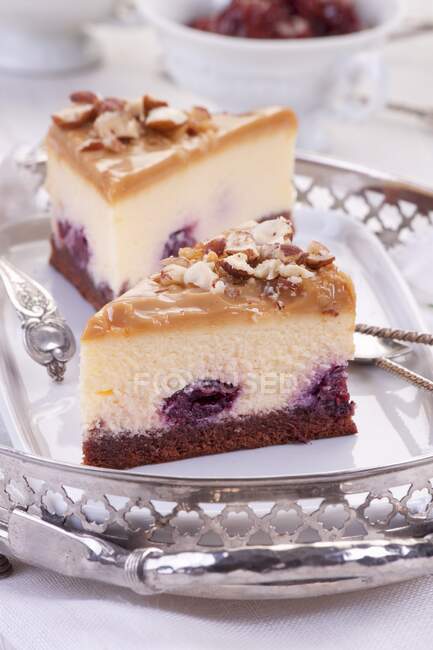 Cheesecake with cherries topped and toffi — Stock Photo