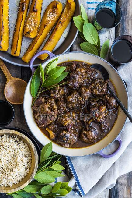 Braised ox tail with rice and pumpkin wedges (top view) — Stock Photo