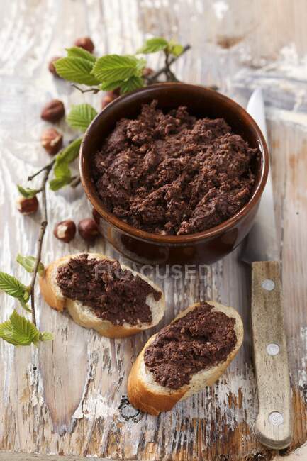 Tartinade maison chocolat et noisettes — Photo de stock
