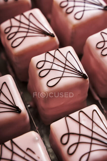 Petit fours with pink icing — Stock Photo