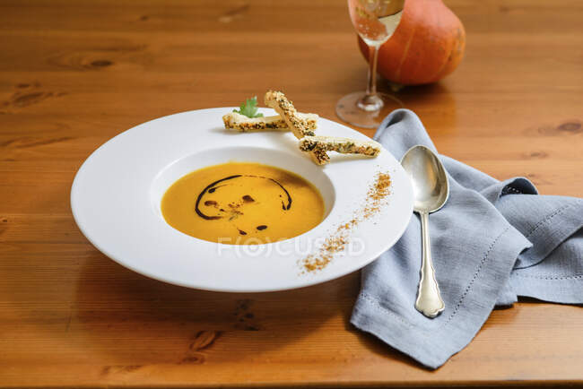 Zuppa di zucca con crema — Foto stock