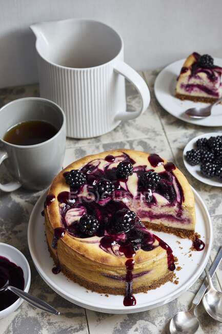 A small blackberry cheesecake, sliced — Stock Photo