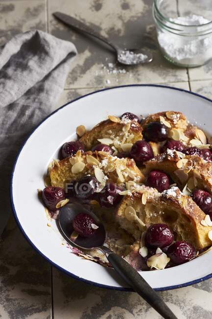 Cherry ofenschlupfer (bread pudding) with almonds — Stock Photo
