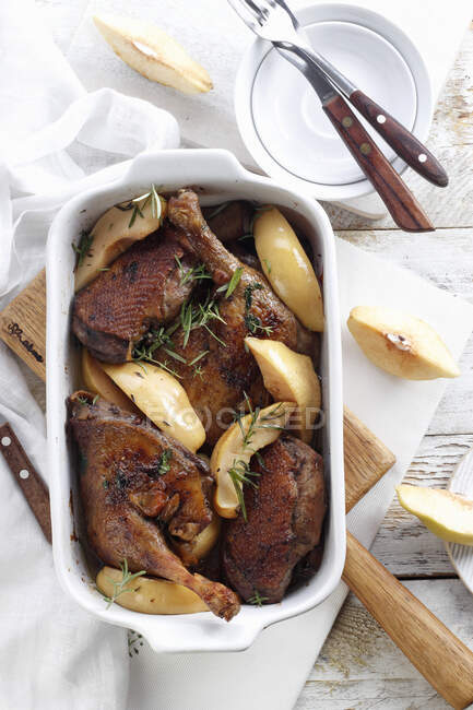 Roasted duck with quince, top view — Stock Photo