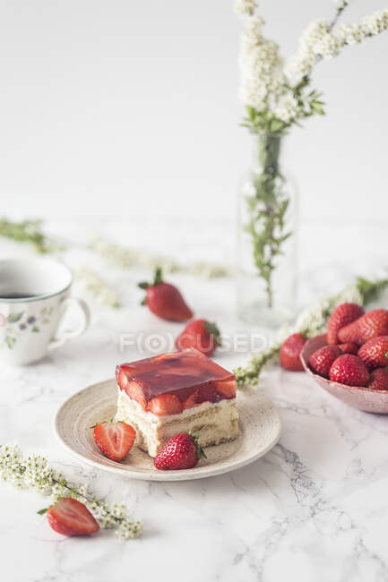 Erdbeere und Sahne kein Kuchen backen — Stockfoto