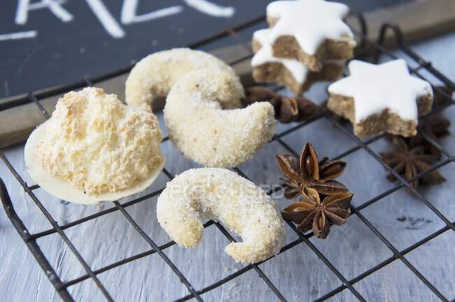 Wafer biscuits with a coconut crust, a vanilla dip, cinnamon star and star anise — Stock Photo