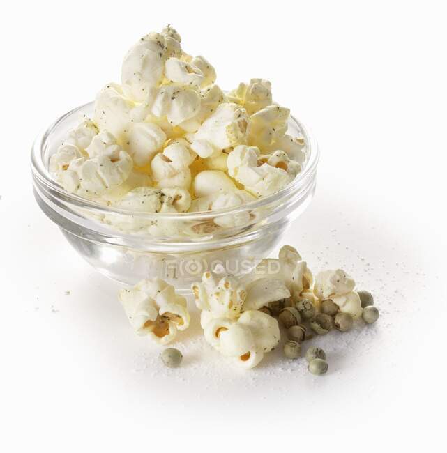 Popcorn con pepe verde e sale — Foto stock