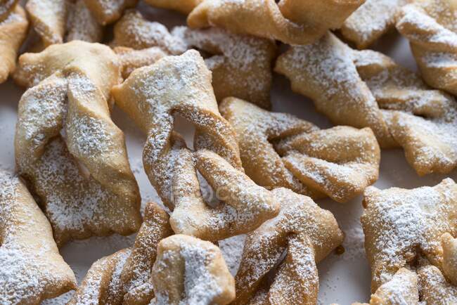 Fried vegan pastries with icing sugar — Stock Photo