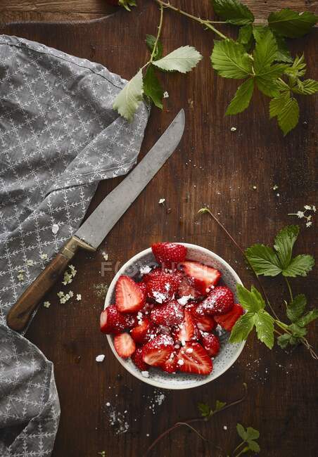 Fresh strawberries with sugar — Stock Photo