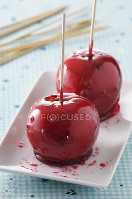 Tempting toffee apples close-up view — Stock Photo