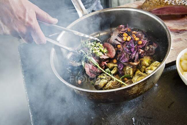 Steaming meat and vegetables in a pan — Stock Photo