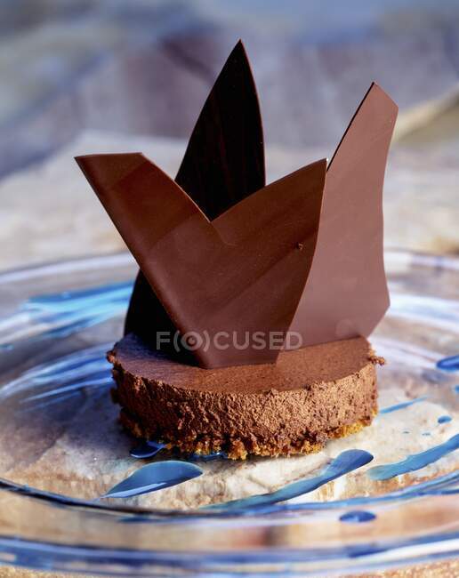 Mousse au chocolat with chocolate sails — Stock Photo