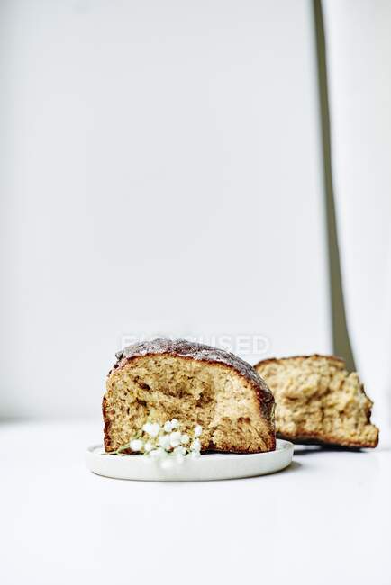 Homemade gluten-free babka Eastern European cake for Easter — Stock Photo