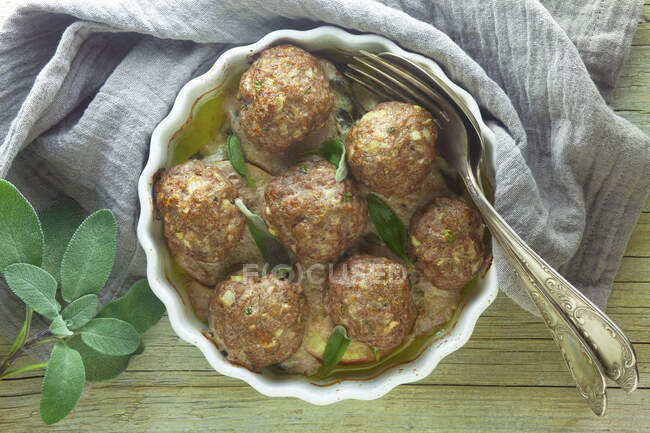 Meatballs with sage and apples — Stock Photo