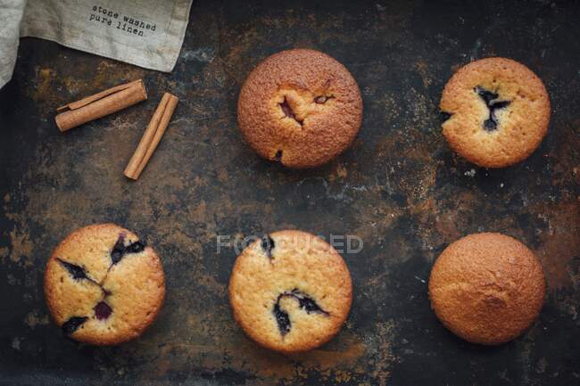 Muffin alle bacche con cannella — Foto stock