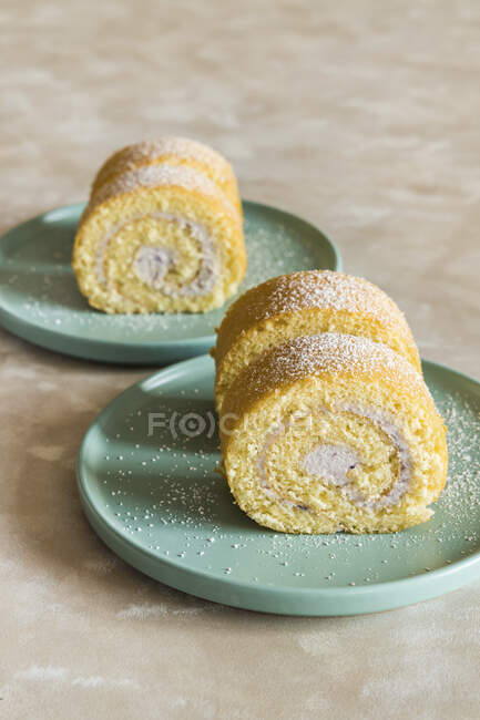 Swiss rolls with cream cheese — Stock Photo