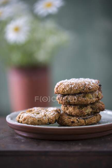 Rhubarb and oat cookies (vegan) — Stock Photo