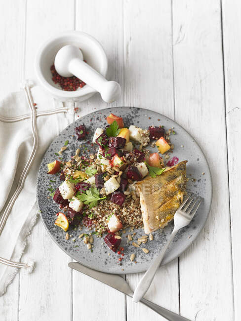 Pikeperch fillet on quinoa with beetroot — Stock Photo