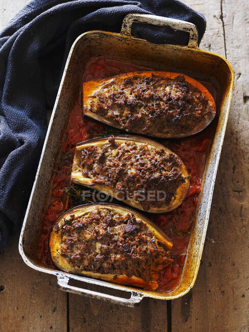 Aubergines stuffed with mince — Stock Photo