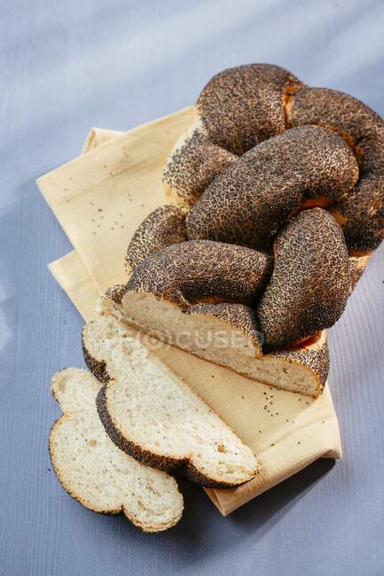 Bread with poppy seeds, sliced — Stock Photo
