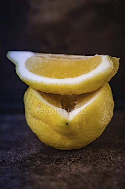 Sliced lemons parts, close up shot — Stock Photo