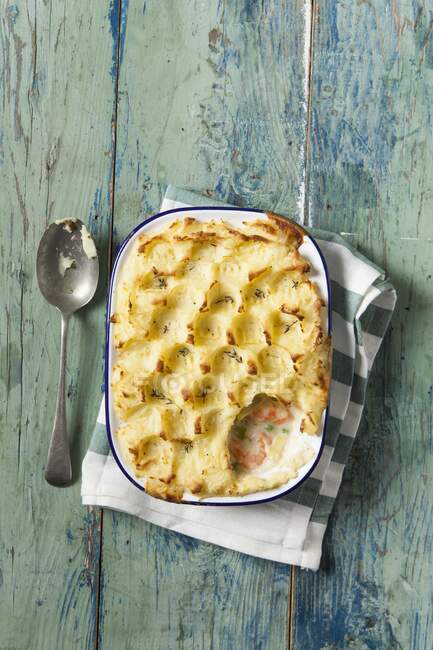 Pie with shrimps topped with mashed potatoes — Stock Photo