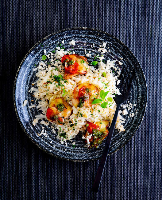 Cauliflower rice with gratinated chicken medallions — Stock Photo