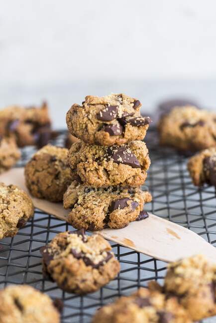 Almond and tahini cookies with chocolate chips — Stock Photo