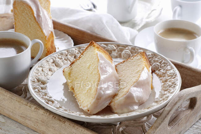 Babka - торт с сахарной глазурью — стоковое фото