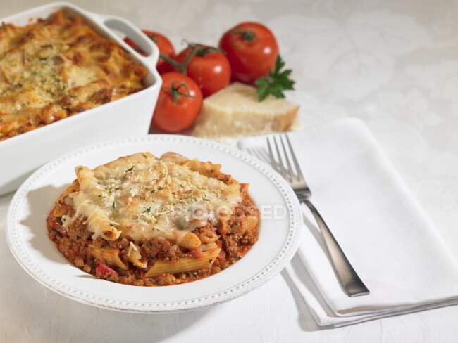Rigatoni with tomato sauce and cheese — Stock Photo