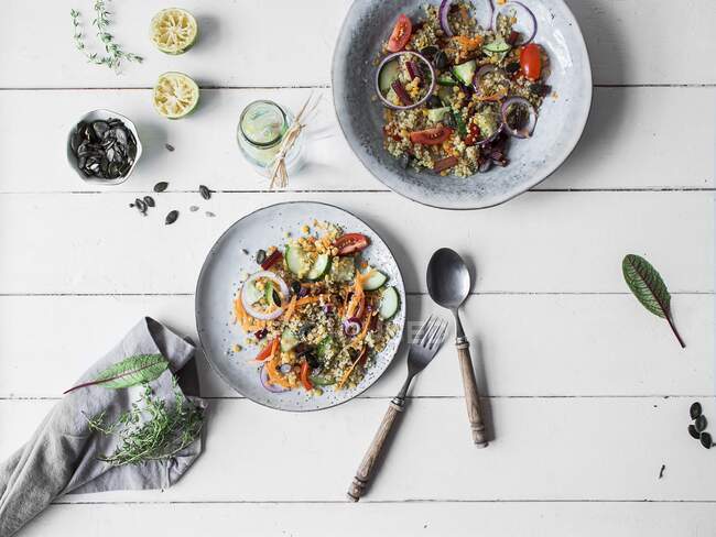 Healthy quinoa salad with fresh vegetables (seen from above) — Stock Photo