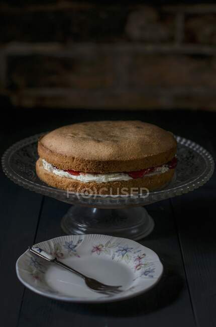 Victoria Bisge Cake, Biskuitkuchen mit Buttercreme und Marmelade, England — Stockfoto