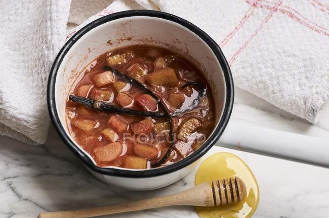 Rhubarb compote with honey and vanilla — Stock Photo
