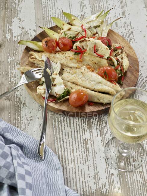 Grilled barramundi with fennel, cauliflower, cherry tomatoes and chilies — Stock Photo