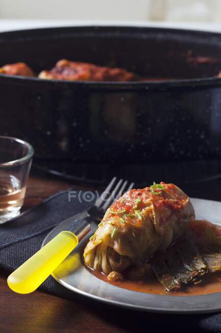 Stuffed cabbage parcels with pureed tomato sauce — Stock Photo