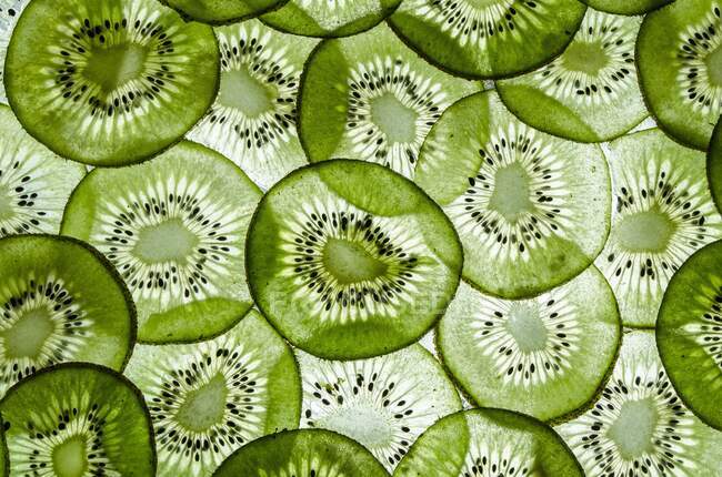 Kiwi slices (backlit) close-up view — Stock Photo