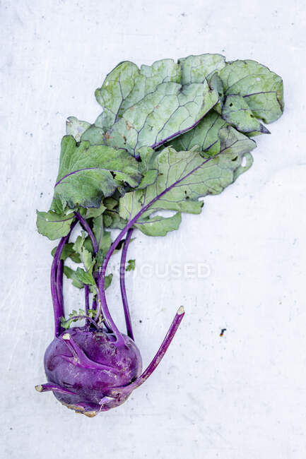Red and purple beet on a background of the kitchen. — Stock Photo