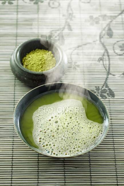 Tè matcha al vapore e polvere di matcha — Foto stock