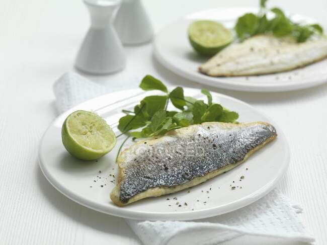 Seabass fillets with pepper and lime — стокове фото