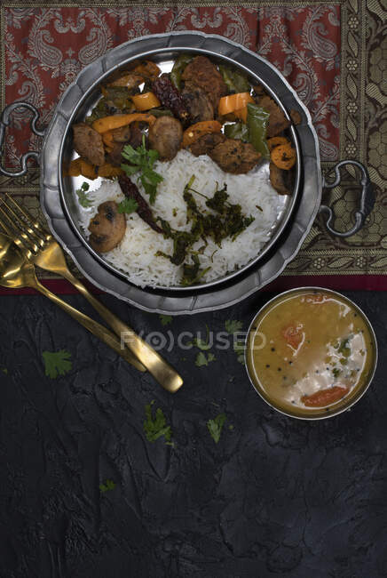 Seitan curry with mushroom, peppers, rice and lentil stew — Stock Photo